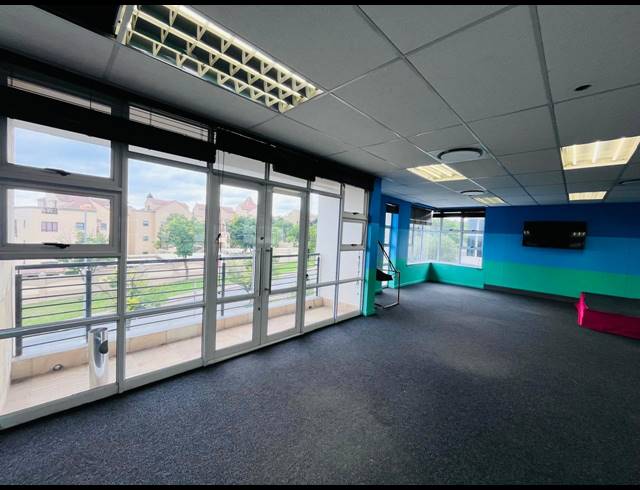 279M² OFFICE FOR SALE IN FOURWAYS